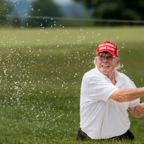 Trump își petrece timpul liber la Mar-a-Lago în timp ce ordinează întoarcerea la birou a angajaților federali