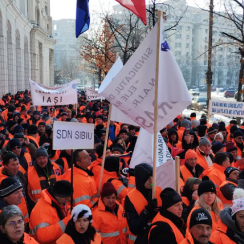 Protest al angajaților CNAIR în fața Ministerului Finanțelor