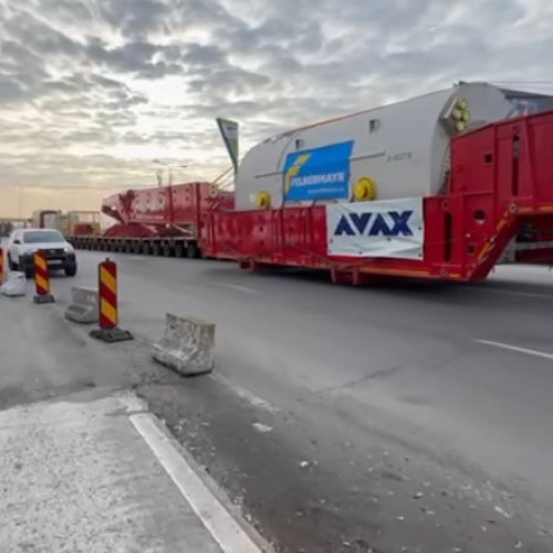 VIDEO Un transport agabaritic record pentru România, de aproape 800 de tone, traversează ţara către Termocentrala Mintia