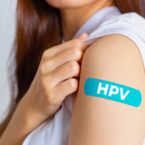 Vaccinarea anti-HPV ar putea fi gratuită pentru tinerii între 11 și 26 de ani