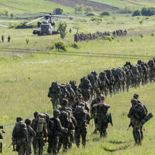 Reducerea trupelor NATO în Europa de Est, un subiect dezbătut intens în ultimele zile, a fost considerată de oficialii ruși ca fiind benefică pentru securitatea continentului. Serghei Riabkov, adjunctul ministrului rus de Externe, a declarat într-un interviu pentru agenția Tass că, din punctul lor de vedere, această reducere ar putea contribui la o mai bună stabilitate în regiune.