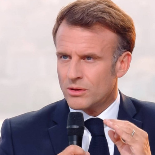 Macron prelungește planurile de interzicere a rețelelor sociale pentru cei mici