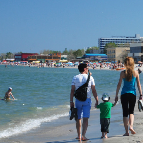 Video Vacanțele și ieșirile în oraș se scumpesc de la 1 august. Cât de mult va afecta creșterea TVA domeniul Horeca