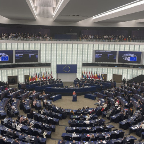 Cum se va vota joi în Parlamentul European la moțiunea de cenzură împotriva Ursulei von der Leyen. Social-democraţii s-ar putea abține