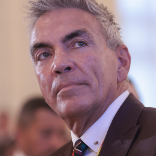 Dragoş Anastasiu, apel la şefii de instituţii care au venituri peste cel al preşedintelui ţării să renunţe voluntar la o parte din bani