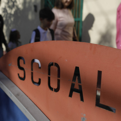 Sindicaliştii din educaţie: Măsurile care vizează învăţământul preuniversitar vor conduce la „haos general”