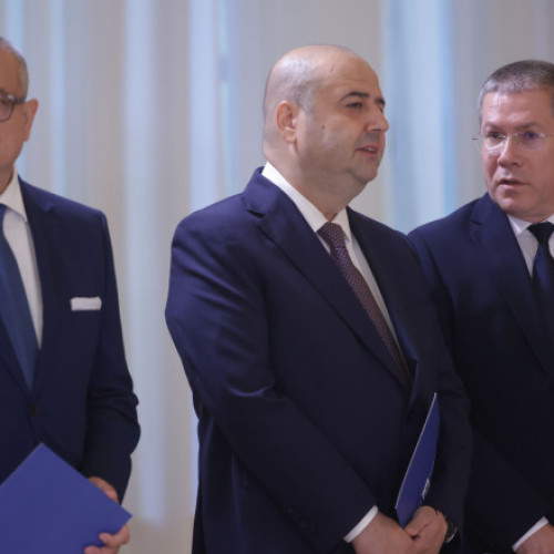 Video Trei noi judecători la Curtea Constituţională au depus jurământul la Cotroceni. Cum va fi ales președintele CCR și e cine e favorit