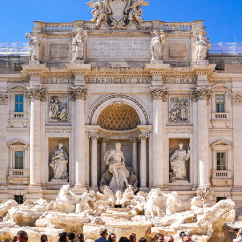 Carabinierii destructurează o rețea de români în zona Fontana di Trevi