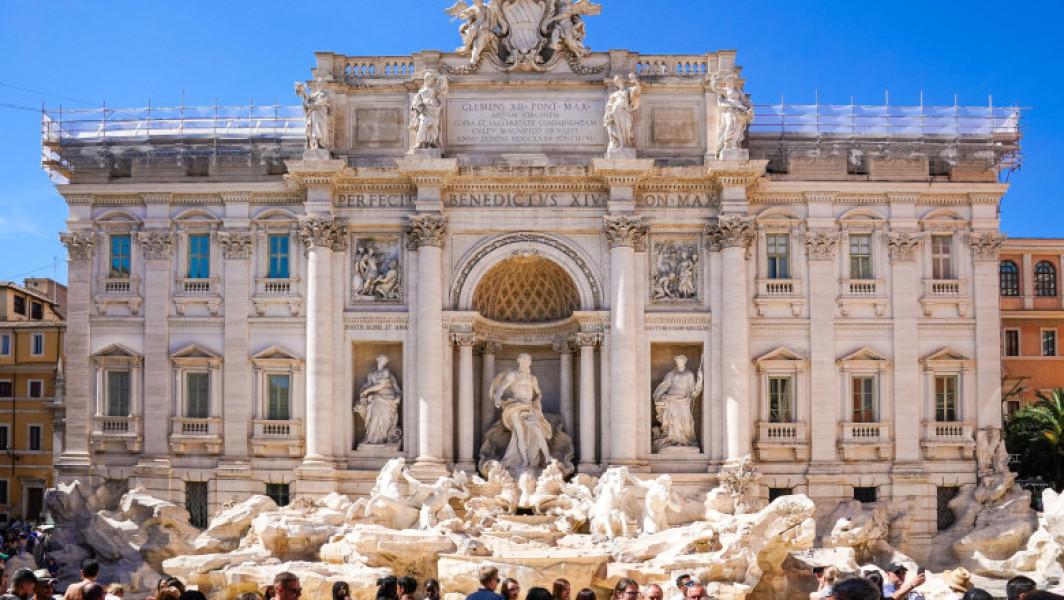 Carabinierii destructurează o rețea de români în zona Fontana di Trevi