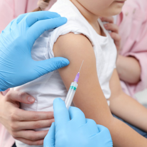 Tot mai mulți părinți americani refuză vaccinarea copiilor și cresc riscurile epidemice
