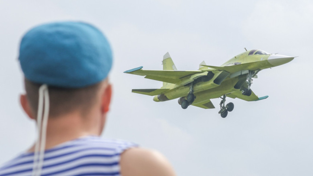 Rusia a primit un nou lot de avioane de vânătoare-bombardament Su-34 de la producătorul intern UAC