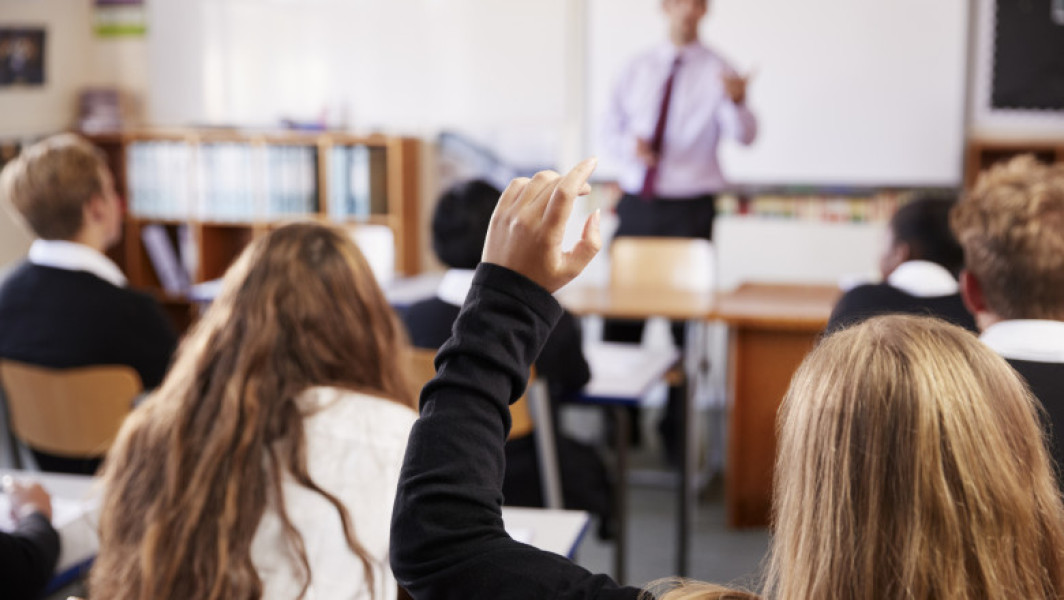 Școlile italiene stabilesc reguli stricte pentru ținuta elevilor în noul an școlar